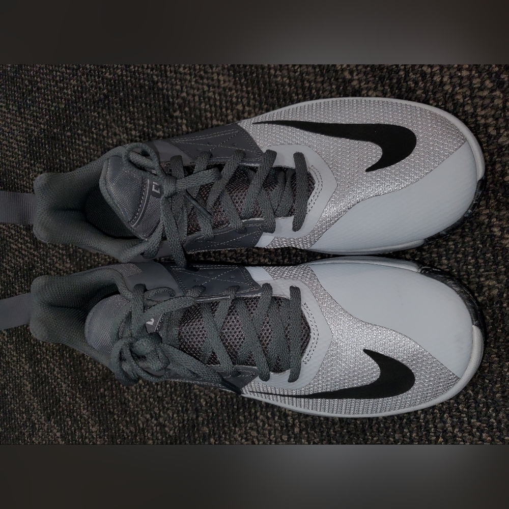 Nike Men's Fly By Low II Basketball Shoes - Picture 2 of 6